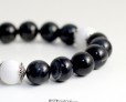 Bracelet_BlackAgate_WhiteBeads0001Zoom